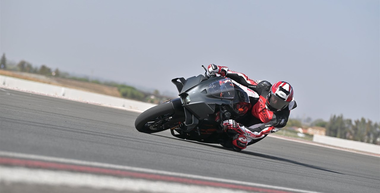 KTM 990 RC R Test: Neuer Supersportler mit Straßenzulassung