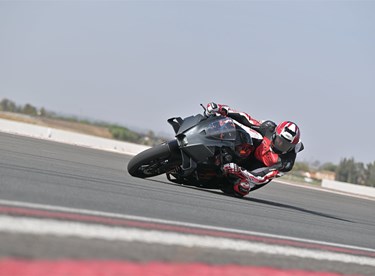 KTM 990 RC R Test: Neuer Supersportler mit Straßenzulassung KTM 990 RC R Test: Neuer Supersportler mit Straßenzulassung