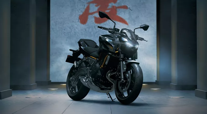 With the Z650 S 2026, Kawasaki sharpens the profile of its mid-range Z: new seat, revamped ergonomics, aggressive look, and modern LED design. The familiar twin stays onboard.