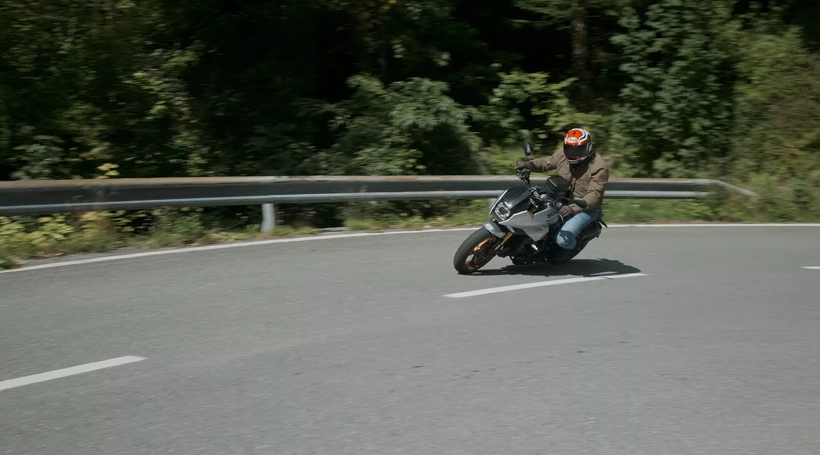 En vecka på Balkan-rallyt med Suzuki Katana visar: Den här hojen är mer än bara design. Hur presterar GSX-S1000-modellen som touringcykel?