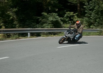 Test der Suzuki Katana 2025 auf Reisen