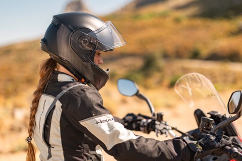 Beyond GT / GTS - Der neue smarte Helm von Cardo