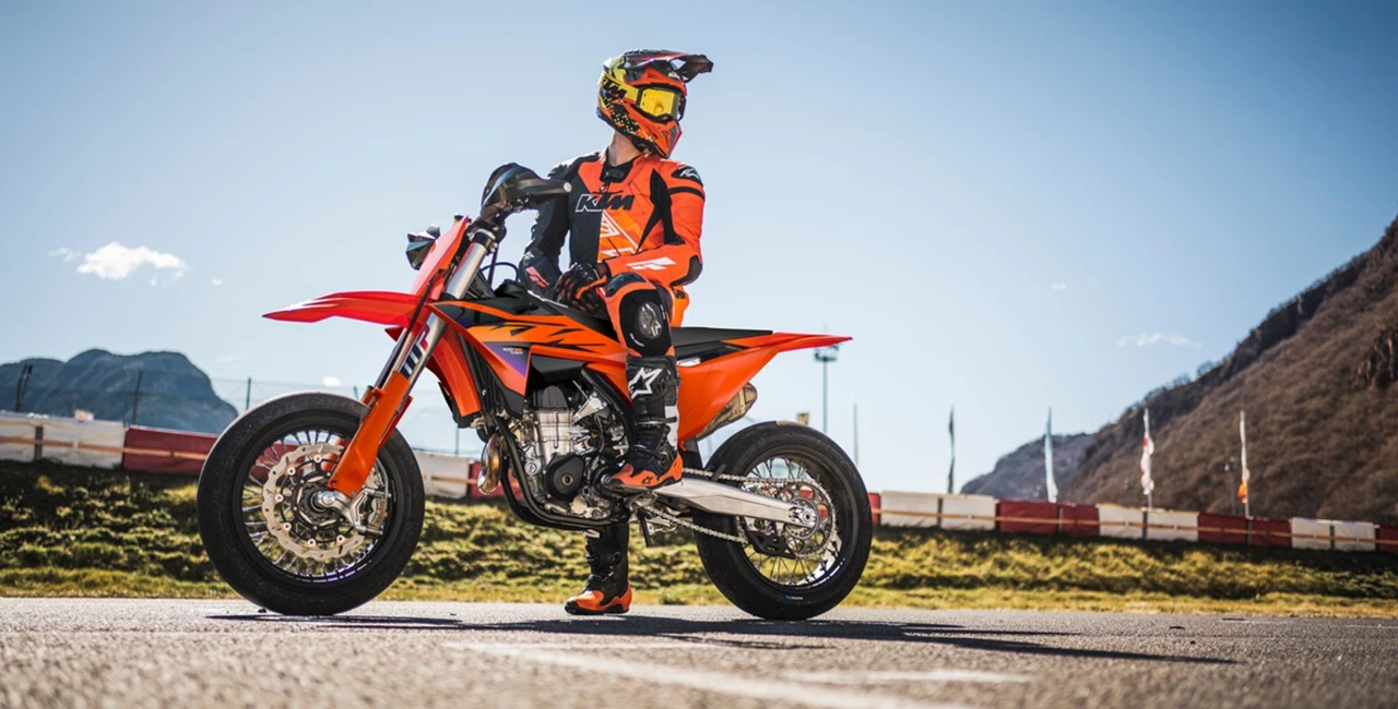 KTM 450 SMR 2026: Feinschliff für die Supermoto-Elite KTM 450 SMR 2026: Feinschliff für die Supermoto-Elite