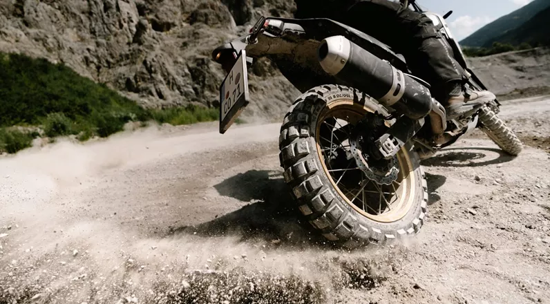 A Continental apresenta o TKC 80², sucessor do clássico offroad TKC 80. Este pneu foi totalmente reinventado para oferecer um equilíbrio perfeito entre estrada e terreno.