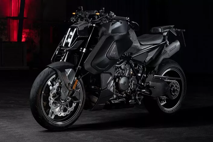 Yeni Brabus 1400 R Signature Edition, Brabus ve KTM iş birliğinde bir sonraki adımı işaret ediyor. 1390 Super Duke R EVO temel alınarak sadece 100 adetle sınırlı ve çok seksi.
