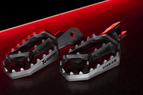 Akrapovič Adventure Footpeg Set Titanium für Reiseenduros