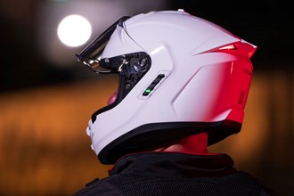 SENA Neuheiten 2025: Neue Intercoms und smarte Helme