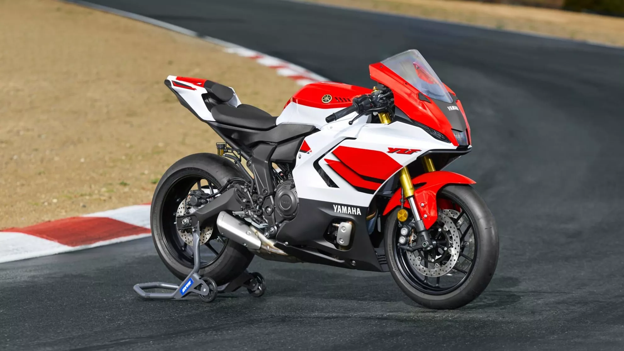 2026 R7 Cockpit Yamaha R7 2026 – Electronics, Chassis, and Design Upgrades