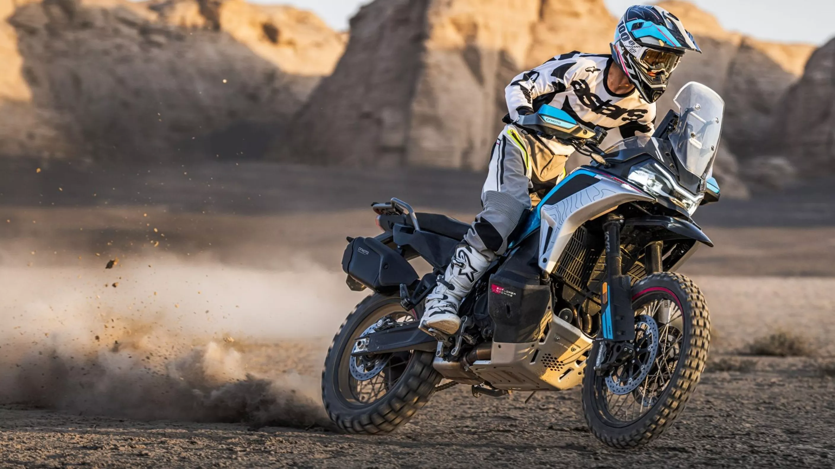 CFMOTO 1000MT-X: Neues Reiseenduro-Flaggschiff aus China CFMOTO 1000MT-X: Neues Reiseenduro-Flaggschiff aus China