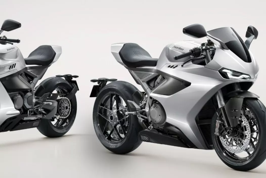 Norton Motorcycles revient sur le devant de la scène : Avec les nouvelles gammes Manx et Atlas, la marque légendaire fait son retour en présentant quatre tout nouveaux modèles à l'EICMA 2025.