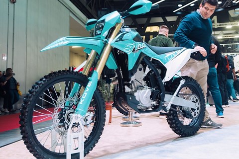 KOVE MX450 Enduro 2026 – Neue Offroad-Waffe aus China