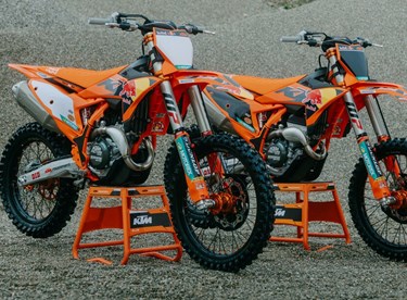 KTM 450 SX-F & 250 SX-F Factory Edition 2026 vorgestellt