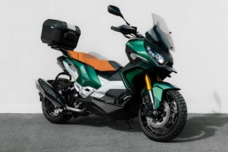 Peugeot XP400 LIP - Uhrenkunst trifft Roller