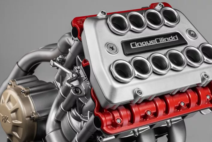 MV Agusta, EICMA 2025'teki tanıtımın ardından, gelecekteki süpersport, naked ve touring modellerine güç verebilecek yeni 5 silindirli motor konseptine dair detaylı bir bakış sunuyor.