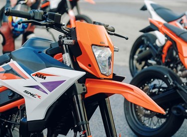 KTM 390 SMC R vs 690 SMC R – welche Supermoto macht mehr Sinn?