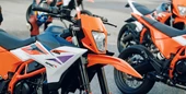 KTM 390 SMC R vs 690 SMC R – welche Supermoto macht mehr Sinn?