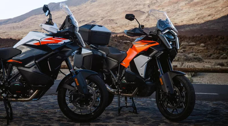 KTM startet mit den Neuheiten 2026 durch: Vom überarbeiteten LC4-Line-up mit 690 Enduro R und SMC R über die neuen EXC 6DAYS und SX-F Factory Editions bis hin zur kommenden 1390 Super Adventure Evo. Wir fassen alle wichtigen Modelle und technischen Updates zusammen.