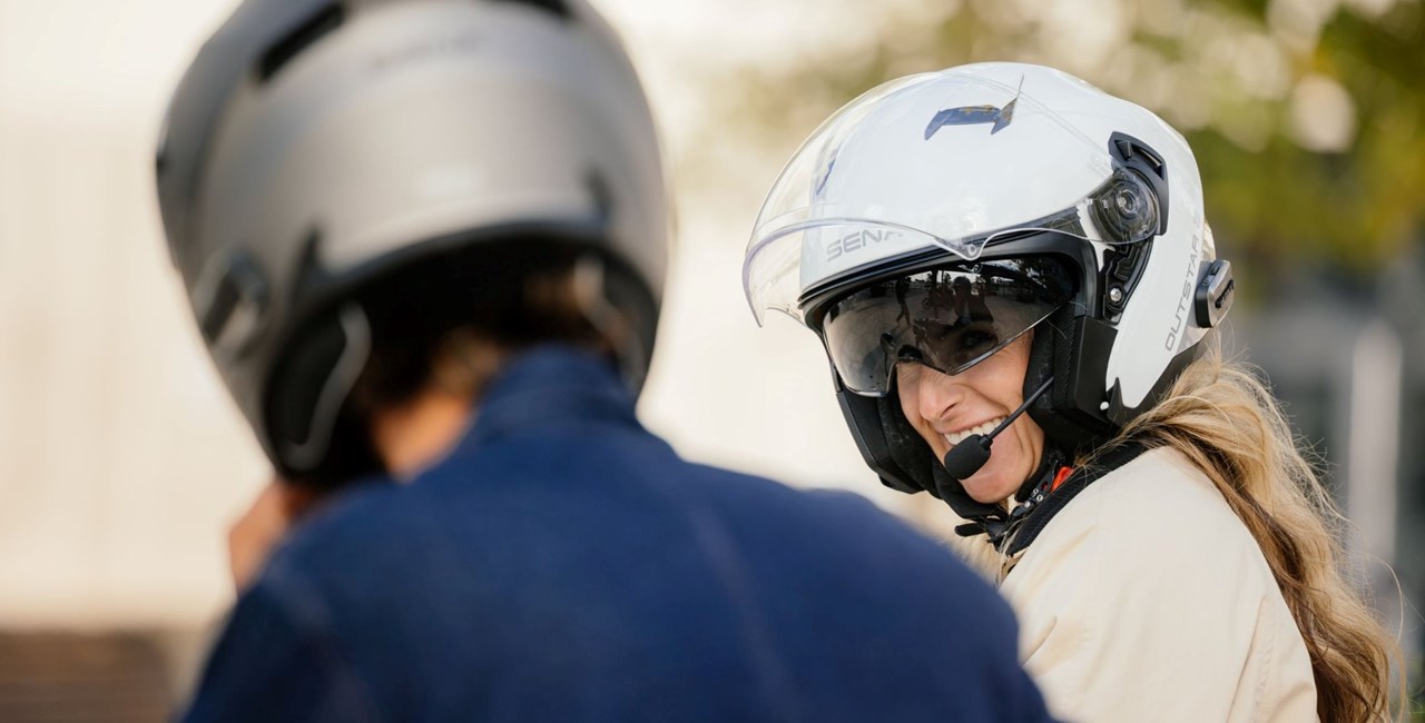 SENA Outstar 2 Helm – Jethelm mit integriertem Intercom-System