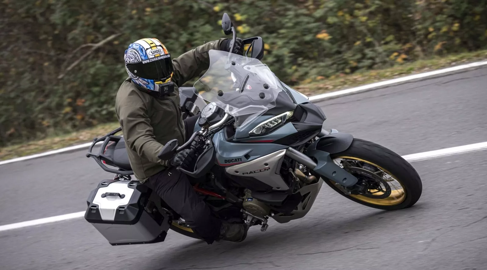 A nova Ducati Multistrada V4 Rally 2026 enfrenta nosso teste de resistência sob frio, chuva e estradas desafiadoras. Como essa enduro de alta tecnologia se comporta no dia a dia? Vamos descobrir o que ela realmente pode fazer - e onde são seus limites.