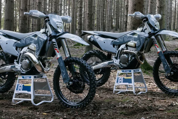 A Husqvarna está lançando uma série de novidades para 2025 e 2026. Com modelos de Motocross e Enduro atualizados, além das novas 701 e FS 450, há mais tecnologia, potência e suspensões otimizadas. Todos os modelos foram aprimorados para oferecer controle máximo, robustez e desempenho de corrida.
