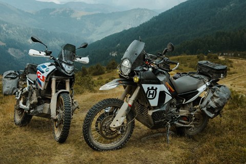 BMW F900GS vs. Husqvarna Norden 901 Expedition: Offroad-Vergleich