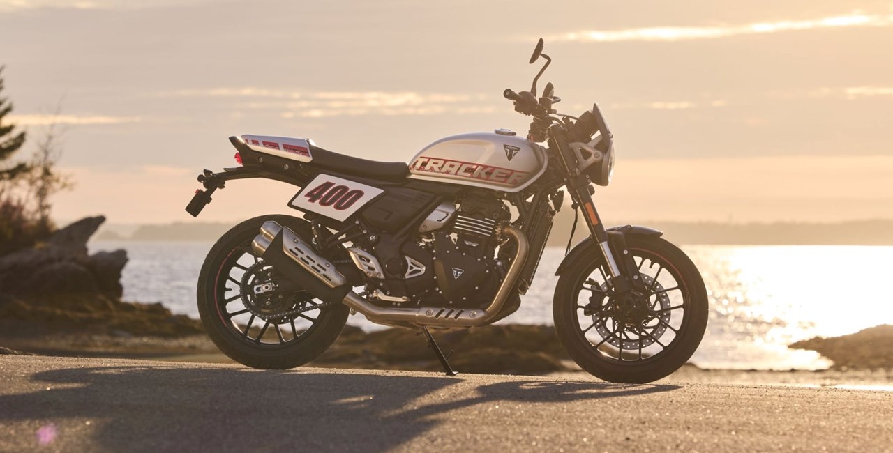 Triumph Tracker 400: Flat Track trifft Café Racer Stil