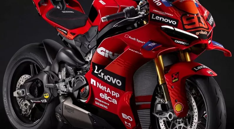 A Ducati ünnepli Marc Márquez címgyőzelmét a szigorúan limitált Panigale V4 Márquez 2025 Világbajnok Replikával – a Ducati ezzel a rendkívül limitált kiadással tiszteleg a csapatmunka, a technológia és a motorsport történelme előtt.