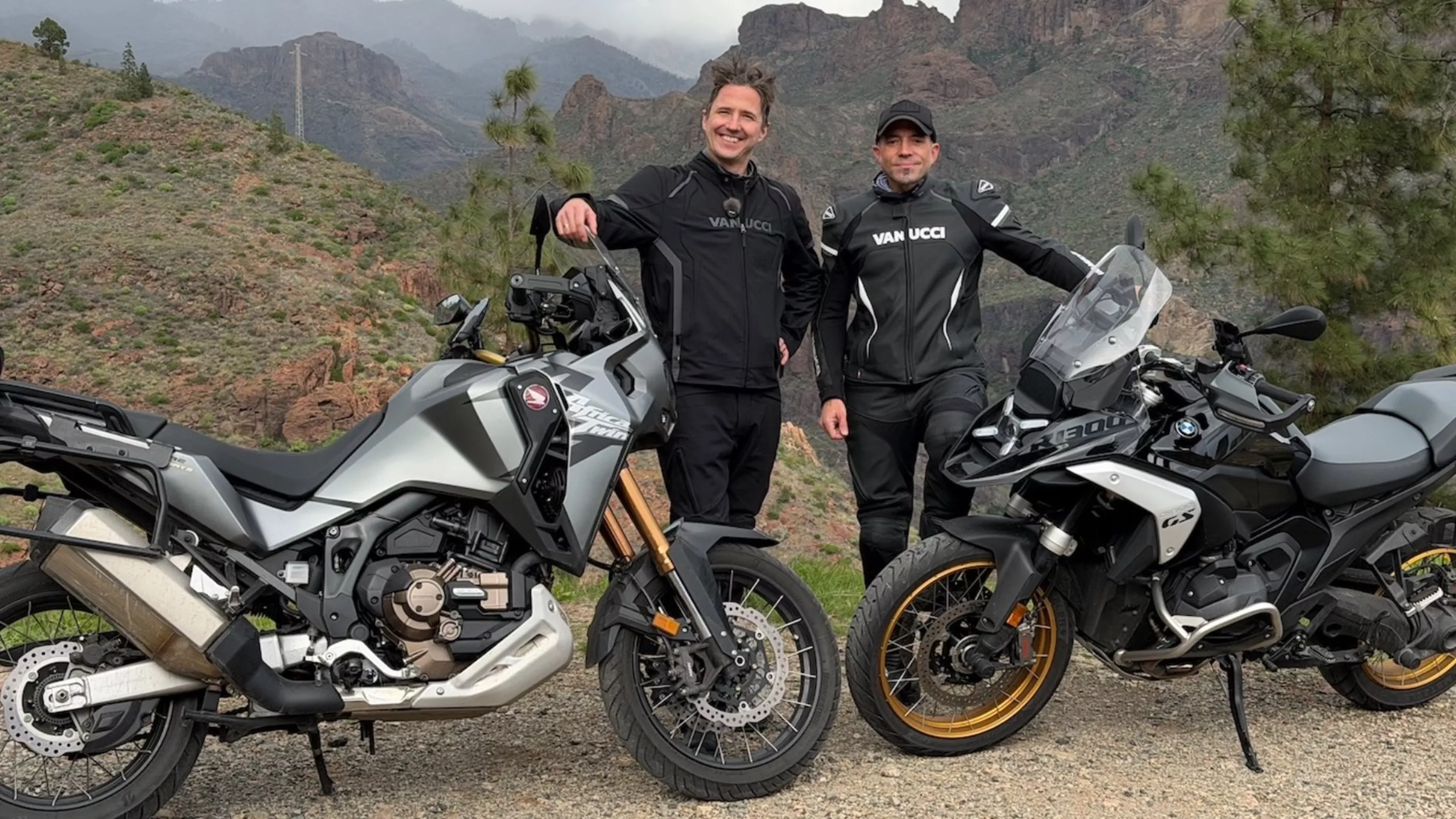 BMW R 1300 GS vs. Honda Africa Twin: Teste de Comparação 2025 BMW R 1300 GS vs. Honda Africa Twin: Teste de Comparação 2025