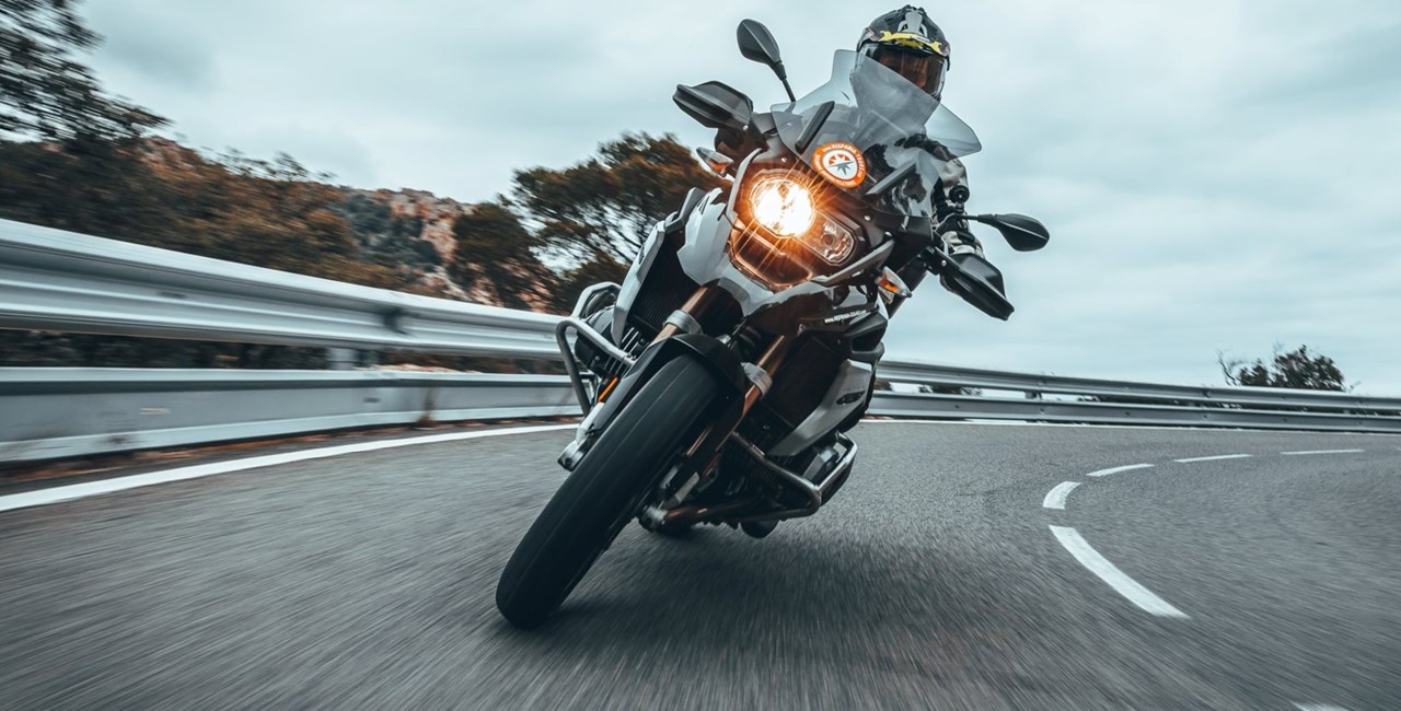 Straßenreifen für Reiseenduros: Die besten Pneus für 21 & 19 Zoll