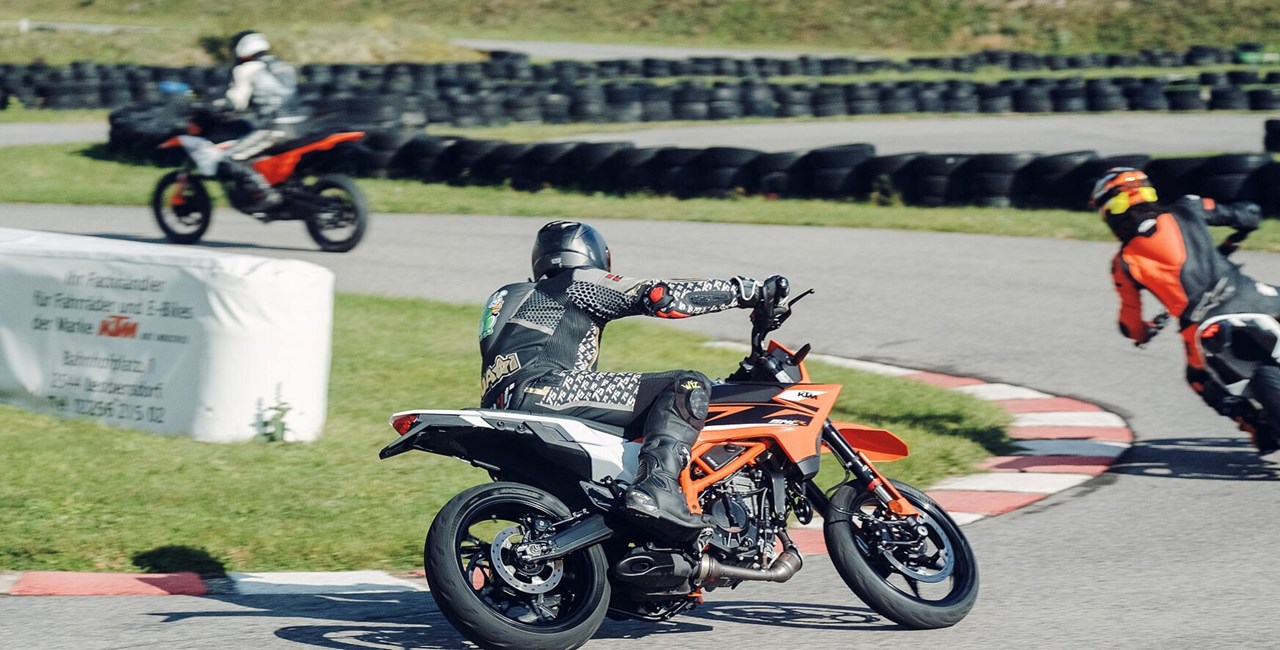 How to Supermoto: Schneller in engen Kurven