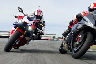 Honda Fireblade vs BMW S 1000 RR – Superbike Vergleichstest