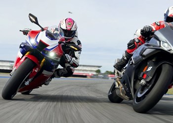 Honda Fireblade vs BMW S 1000 RR – Superbike Vergleichstest