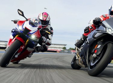 Honda Fireblade vs BMW S 1000 RR – Superbike Vergleichstest