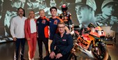 Pedro Acosta als Weltmeister-Held im KTM Museum präsentiert