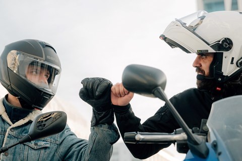 SENA Outrush 2: Motorradhelm mit integrierter Kommunikation