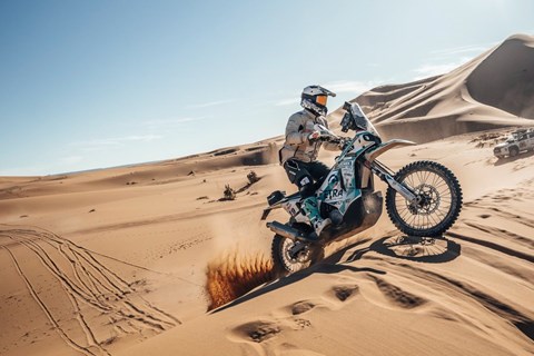 Africa Eco Race 2026 Etappe 2: Kampf gegen Elemente & Navigation