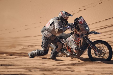 Africa Eco Race Etappe 3: Navigations-Challenge in hartem Terrain