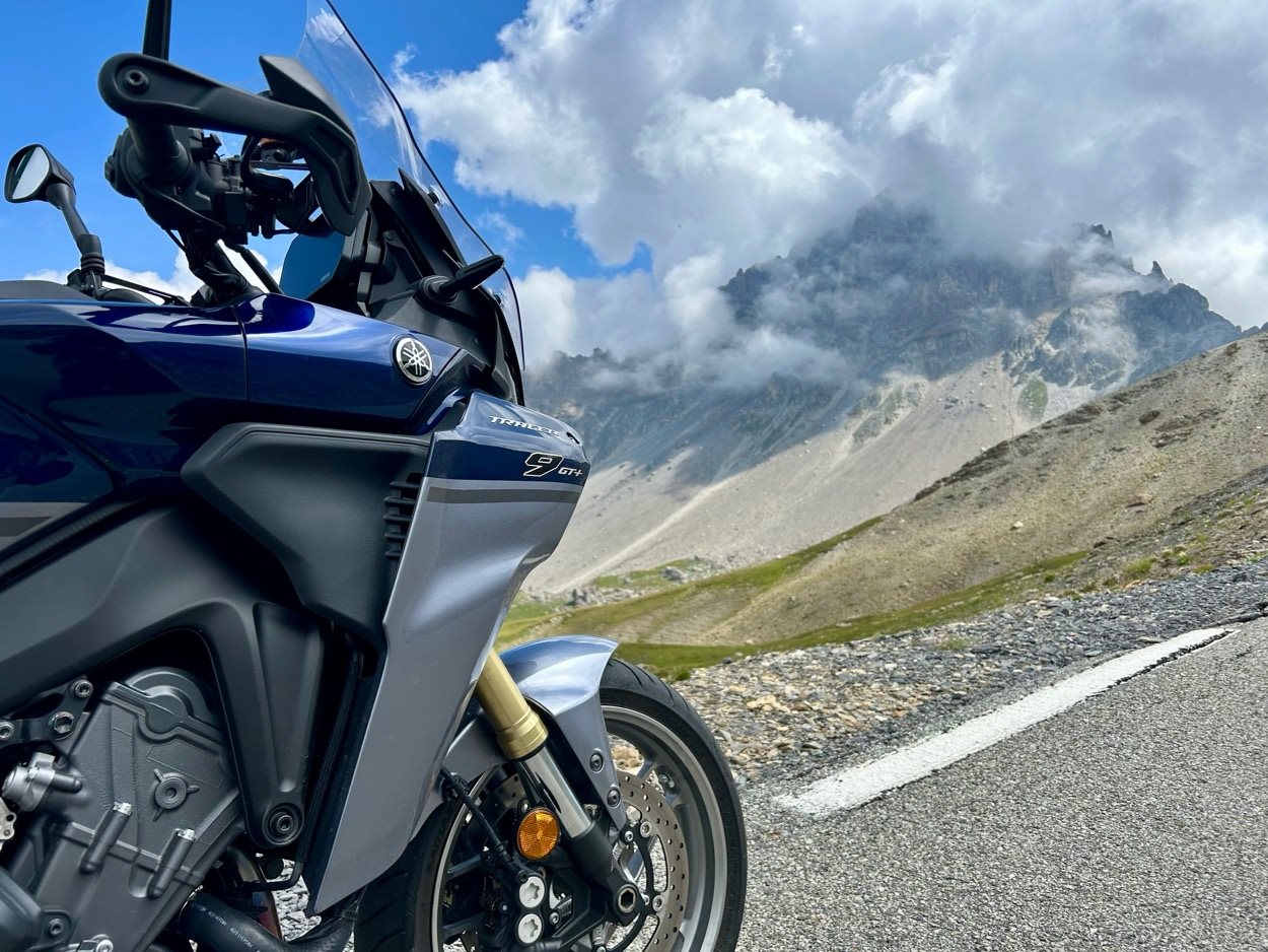 Mit der Yamaha Tracer 9 GT+ auf der Grand Alp Tour