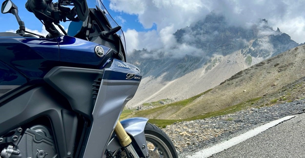 Mit der Yamaha Tracer 9 GT+ auf der Grand Alp Tour