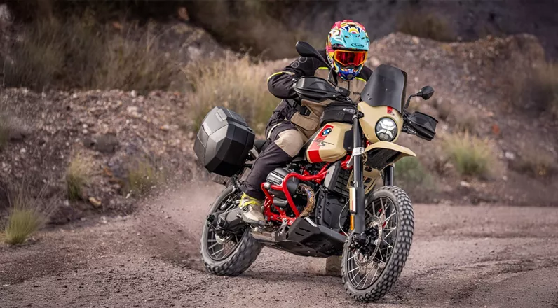 Streamlined, rugged, and versatile: The BMW R 12 G/S embodies the spirit of the original G/S. Wunderlich embraces this concept, offering perfectly tailored accessories for protection, luggage, and comfort—designed for daily use, travel, and genuine off-road adventures.