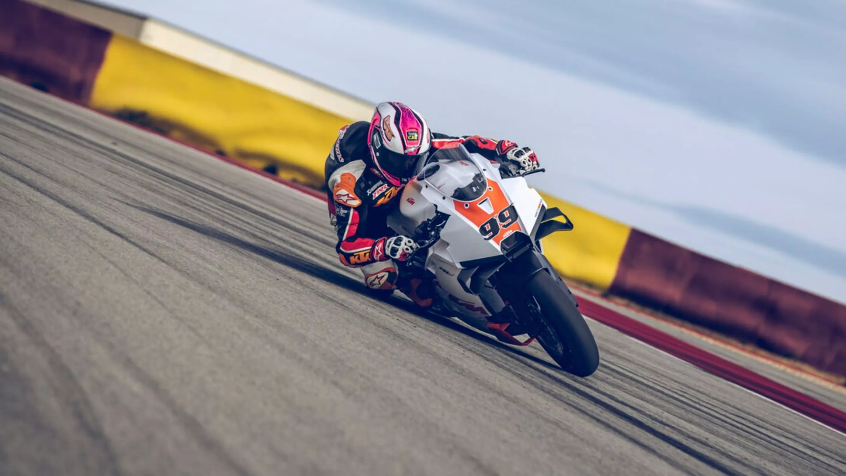 KTM 990 RC R TRACK komt in 2026 zonder straatgoedkeuring KTM 990 RC R TRACK komt in 2026 zonder straatgoedkeuring