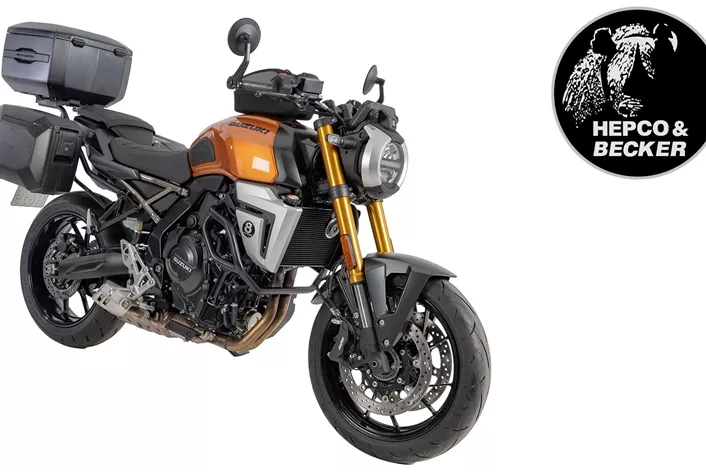 A 2025-ös Suzuki GSX-8T egyértelműen a klasszikus stílusú naked bike-ok rajongóit célozza meg. A megfelelő Hepco & Becker kiegészítőkkel sokoldalú túratárssá válik.