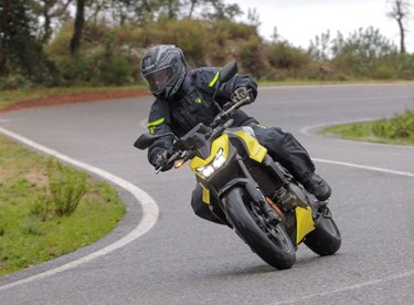 Honda CB750 Hornet 2026 Test mit E-Clutch Update