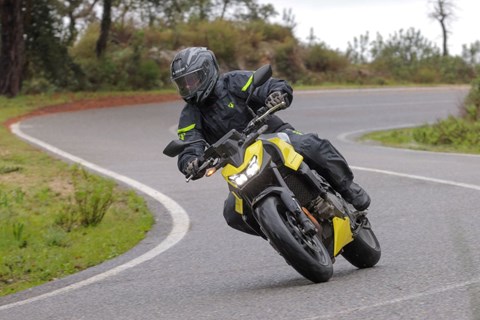 Honda CB750 Hornet 2026 Test mit E-Clutch Update