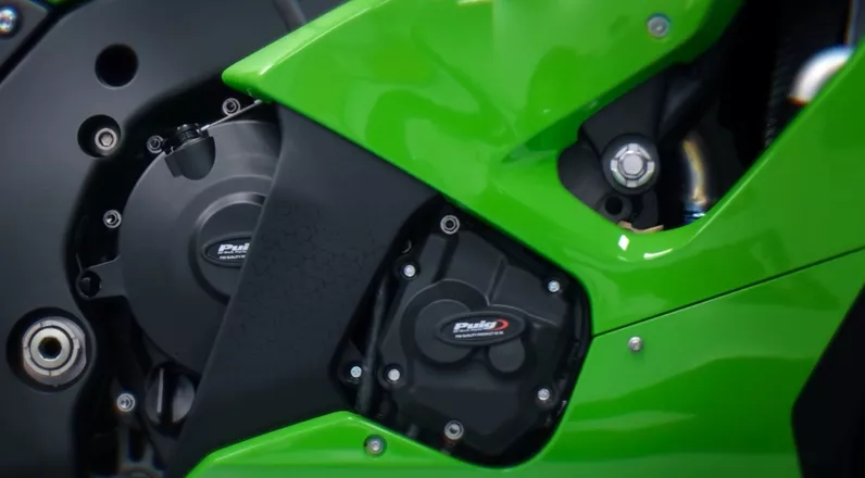 Seit über sechs Jahrzehnten treibt Puig die Innovation im Bereich Motorrad-Zubehör voran. Heute geht das Unternehmen einen neuen strategischen Schritt, indem es dem FIM Qualitätsprodukt (FQP) Programm beitritt – eine von der Fédération Internationale de Motocyclisme geförderte Zertifizierung, die Produkte und Dienstleistungen anerkennt, die sowohl im Wettkampf als auch im Alltag höchsten technischen und qualitativen Standards gerecht werden.