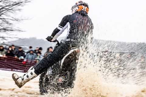 Snow Show Willingen 2026: Mit Harleys am Hillclimb im Schnee