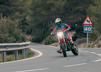 Stark Varg SM Test: Die radikalste Supermoto der Zukunft?