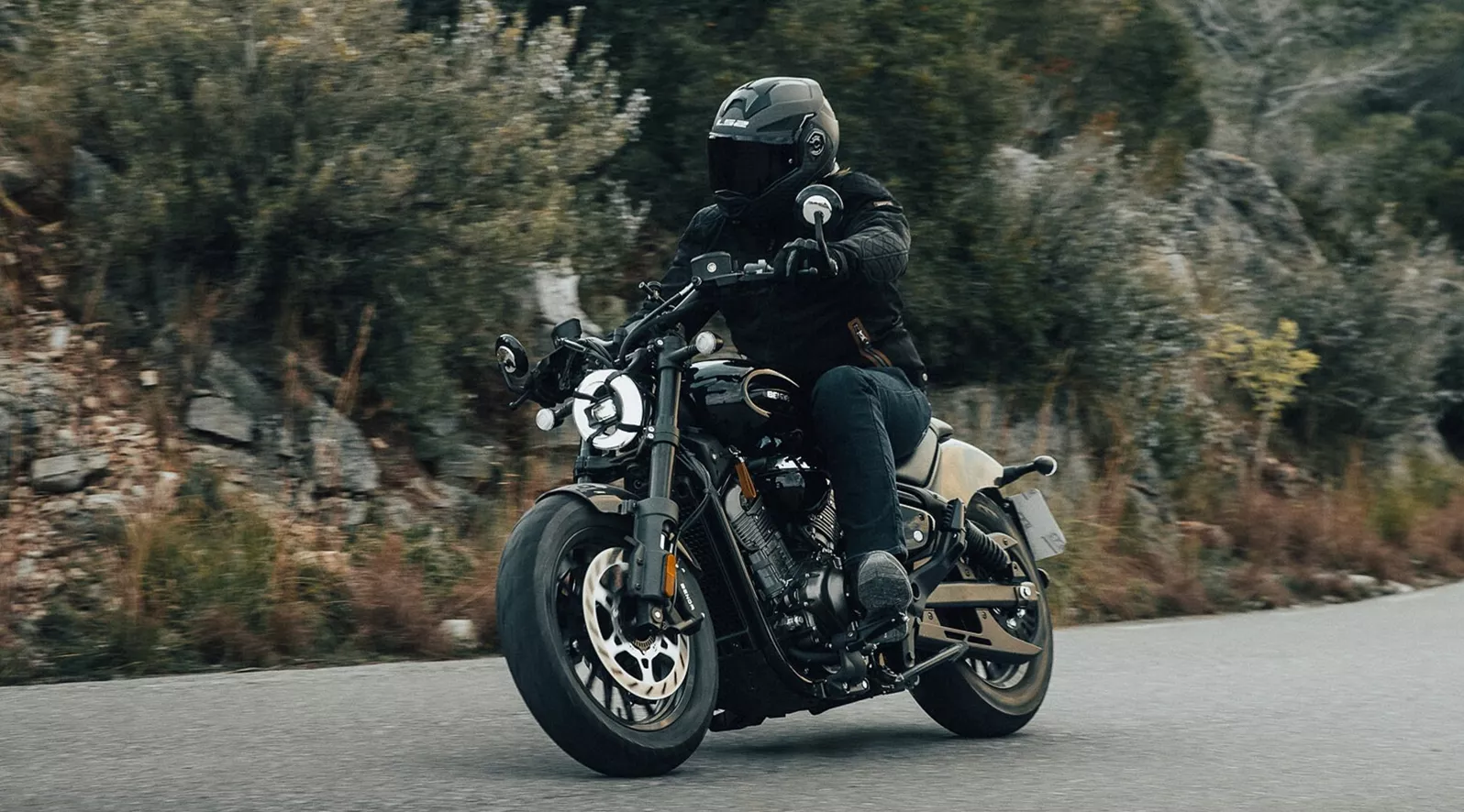 A cruiser without a clutch or gears? The Benda Chinchilla 350 NEO leverages CVT technology to make motorcycling easier than ever. But how well does this concept perform in everyday use, and can it also emotionally engage?