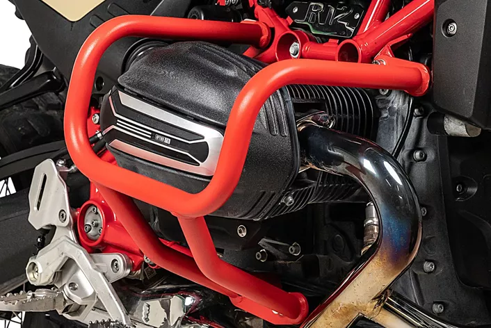 BMW R 12 G/S için yeni aksesuarlar yolda: Touratech, programa ek işlevler sunan opsiyonel Tech-Plates ile birlikte bir motor koruma demiri ekliyor.