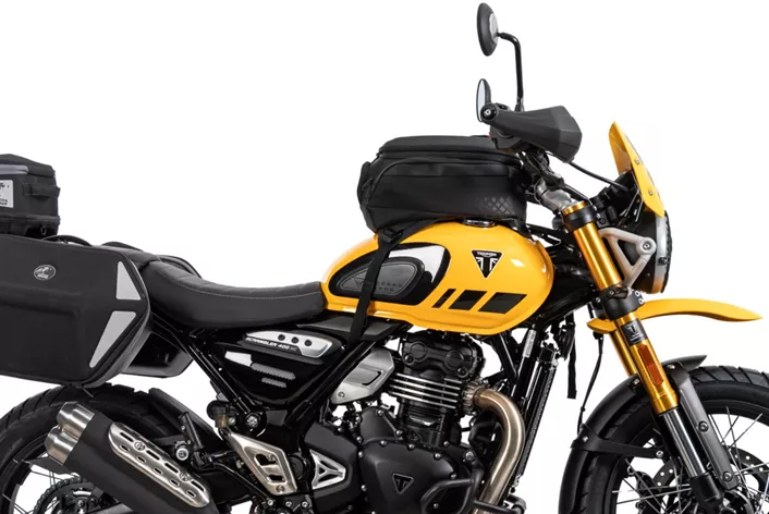 Za Triumph Scrambler 400 XC, Hepco&Becker proširuje svoj program dodataka s brojnim komponentama za prtljagu, udobnost i sigurnost.
